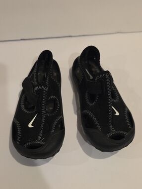 Nike kids infant baby sandals black and white infant size 8